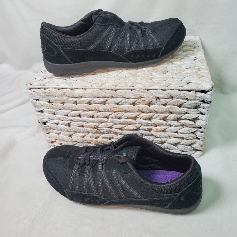 Skechers Breathe Easy Sneaker Size 8 Black Suede Relaxed Fit Walking Athleisure